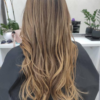 Кератиновое выравнивание
                    Перукар Алена Київ