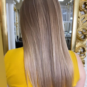 Кератиновое выравнивание
                    Перукар Алена Київ