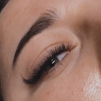 Нарощення вій