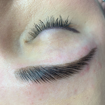 Ламінування і фарбування брів