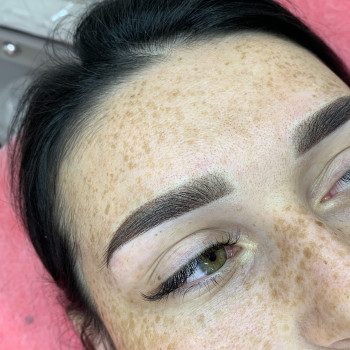 Пудрове напилення брів