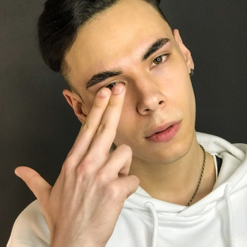 Чоловіча корекція брів
                    Бровіст Елена Дніпро