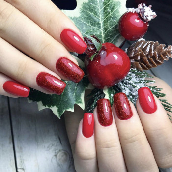 Красный маникюр новогодний с блестками, фото - Мастер маникюра Дарья Новак