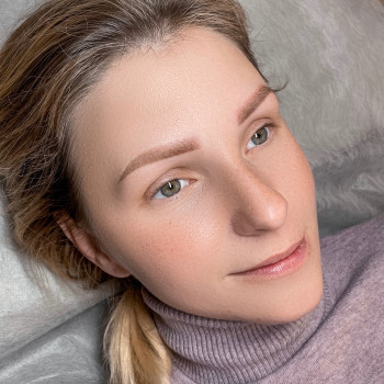 Перманентный макияж бровей.