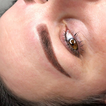 Пудрове напилення брів