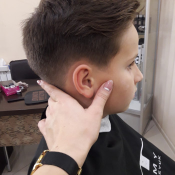 Мужская и детская стрижка
                    Перукар-універсал Ангелина Маріуполь