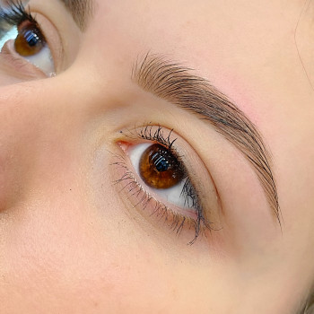 Оформление бровей краской