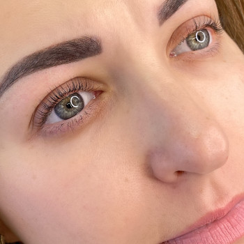 Ламинирование средних ресниц + Окрашивание краской.