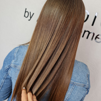 Выпрямление волос
                    Парикмахер Алина Херсон