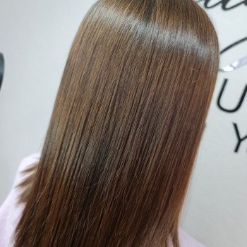 Выпрямление волос
                    Парикмахер Алина Херсон