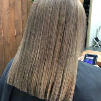 Окрашивание корней
                    Перукар-колорист Ирина Вишневе