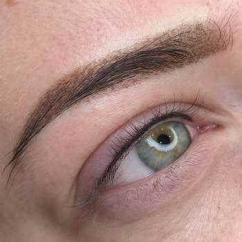 Пудровые брови