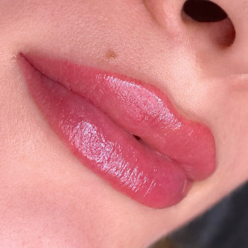 перманентний макіяж губ