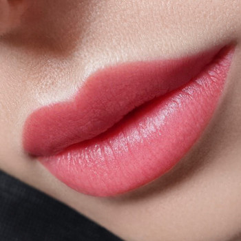 Перманентный макияж губ.