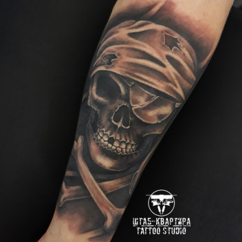 Тату Работа у стилі Black&grey, виконана за один сеанс ціна 8000, фото - Тату салон Штаб-Квартира Tattoo Studio