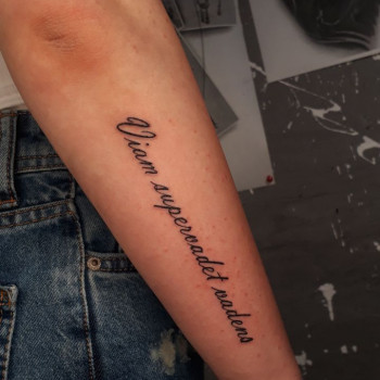 Тату Напис на передпліччі 12х3см, 2000 грн., фото - Тату салон Штаб-Квартира Tattoo Studio