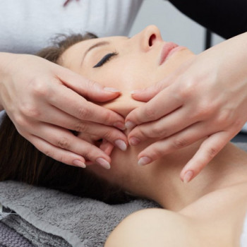 Масаж обличчя
                    Косметолог Валентина Київ