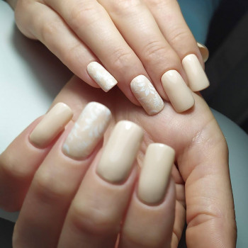 Манікюр + Гель-лак
                    Перукар-візажист Дарья Запоріжжя