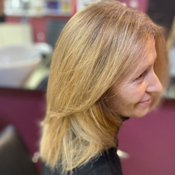 Складне або однотонне фарбування/висвітлення волосся/фарбування сивини
                    Салон красоты Blackberry Киев