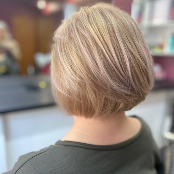 Складне або однотонне фарбування/висвітлення волосся/фарбування сивини
                    Салон красоты Blackberry Киев