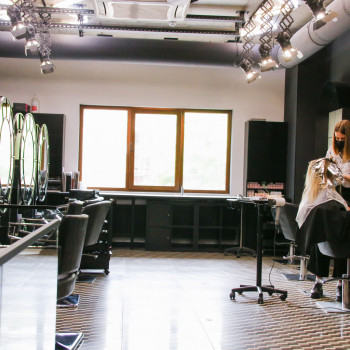 женская стрижка, окрашивание волос