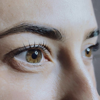 Оформлення брів нарощеннявій, фото - салон краси Sunkiss Beauty