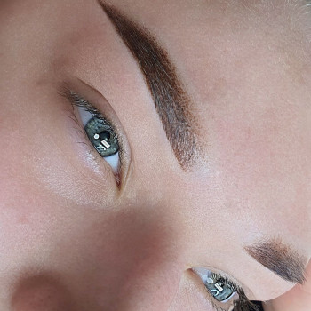 Перманентный макияж бровей