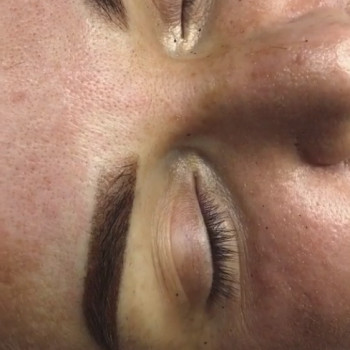 Пудровые брови.