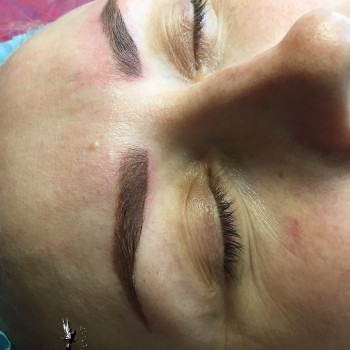 Пудровые брови.