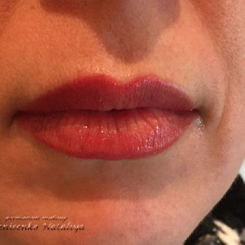 Перманентный макияж губ.