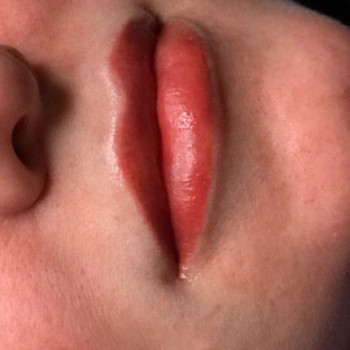 Перманентный макияж губ.