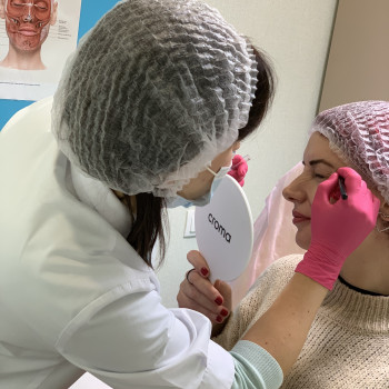 Корекція мімічних зморшок ботулотоксином (ботулінотерапия) або ботокс- Ксеомин, Ботокс
                    Преподаватель курсов красоты Марина Черкассы