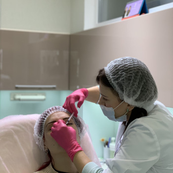 Корекція мімічних зморшок ботулотоксином (ботулінотерапия) або ботокс- Ксеомин, Ботокс
                    Преподаватель курсов красоты Марина Черкассы