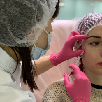 Корекція мімічних зморшок ботулотоксином (ботулінотерапия) або ботокс- Ксеомин, Ботокс
                    Преподаватель курсов красоты Марина Черкассы