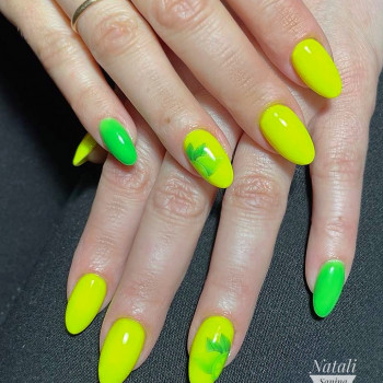 Маникюр с покрытием ногтей
                    Подолог Наталия Киев