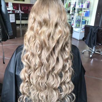 Пилинг головы + питательная маска + укладка на локоны
                    Трітментолог Люда Київ