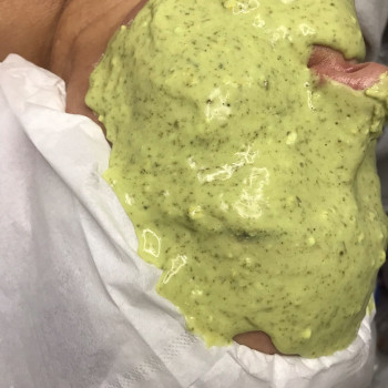 Альгинатная маска как завершающий этап чистки.