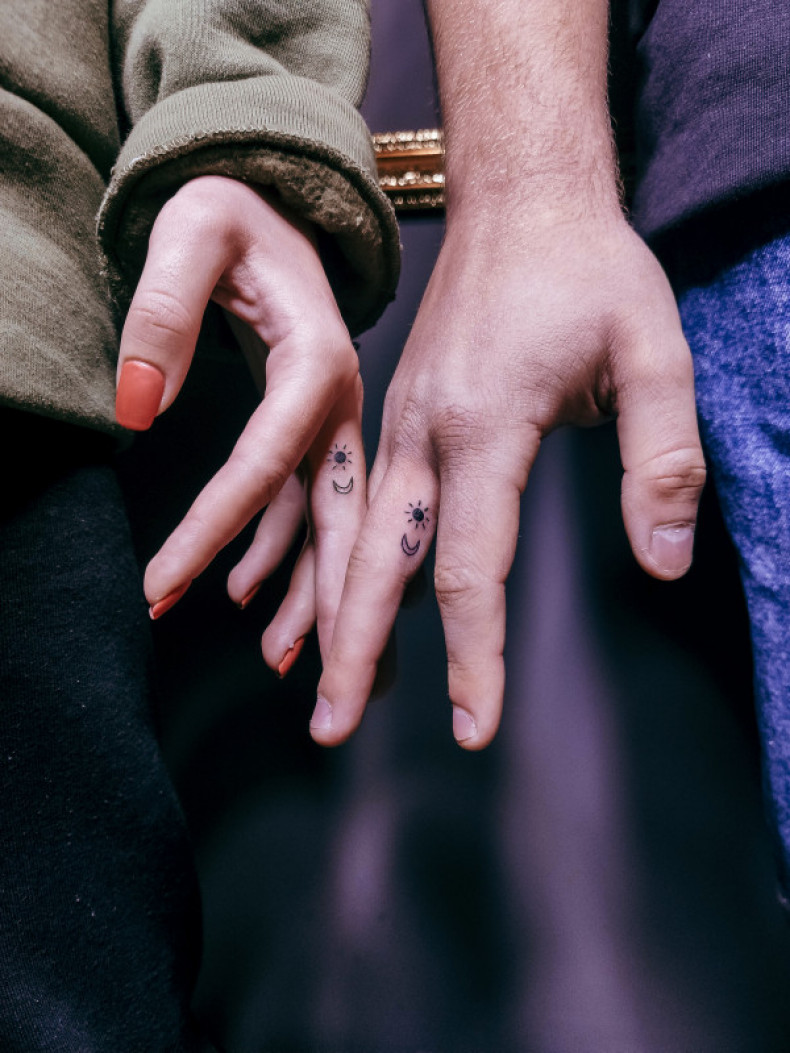 Мужские женские на пальцах, фото - Тату мастер Виктория Ezhevika Tattoo