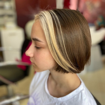 Складне або однотонне фарбування/висвітлення волосся/фарбування сивини
                    Салон красоты Blackberry Киев