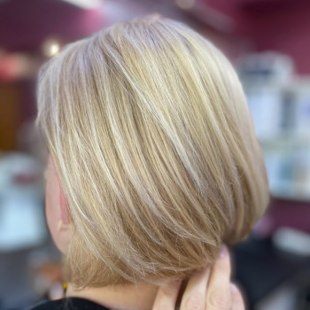 Складне або однотонне фарбування/висвітлення волосся/фарбування сивини
                    Салон красоты Blackberry Киев