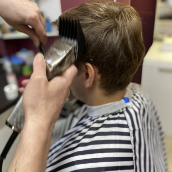 Стрижки чоловічі/ укладки
                    Салон краси Blackberry Київ