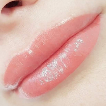 Акварельні губки
                    Майстер перманентного макіяжу Олена Львів