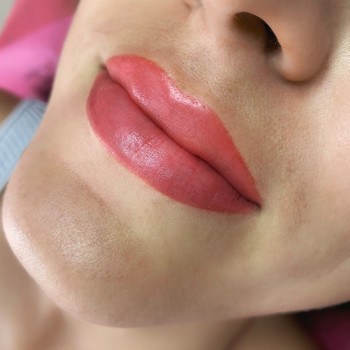 Перманентный макияж губ
                    Мастер перманентного макияжа Людмила Одесса