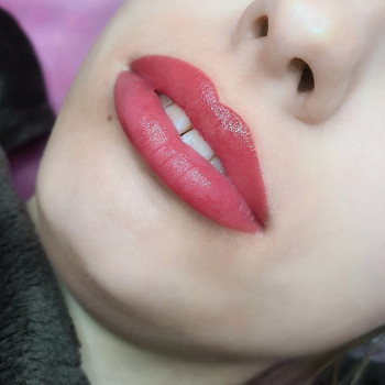 Перманентный макияж губ
                    Мастер перманентного макияжа Людмила Одесса