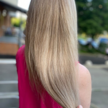 Складне або однотонне фарбування/висвітлення волосся/фарбування сивини
                    Салон красоты Blackberry Киев