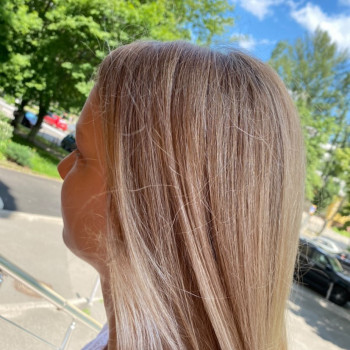 Складне або однотонне фарбування/висвітлення волосся/фарбування сивини
                    Салон красоты Blackberry Киев