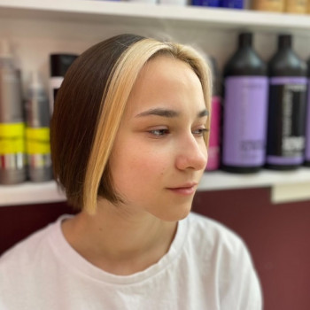 Стрижки жіночі/кінчики
                    Салон красоты Blackberry Киев