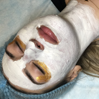 Успокаивающая и увлажняющая маска после процедуры микродерма