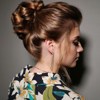 Укладання та зачіски
                    Візажист Оля Київ