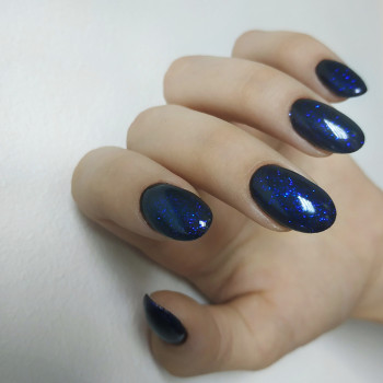 Синий маникюр кошачий глаз темный, фото - Мастер маникюра Татьяна